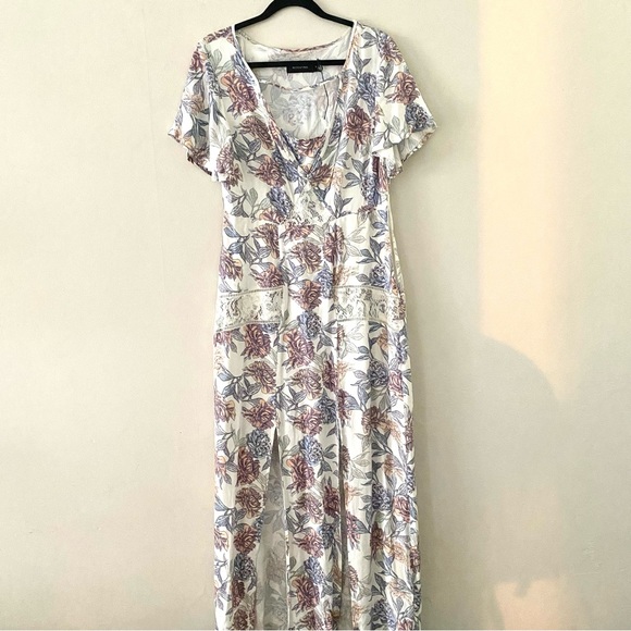 MINKPINK Women's Mysterious Floral Print V Neck Maxi Dress - Picture 3 of 11